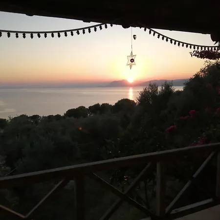 Sunshinehouse Banana Beach Villa Koukounaries